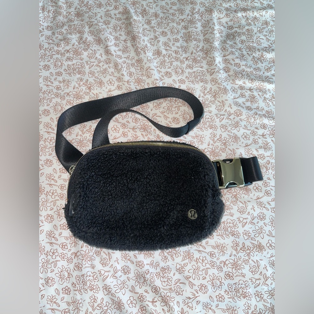 Lululemon Everywhere Belt Bag - Fleece